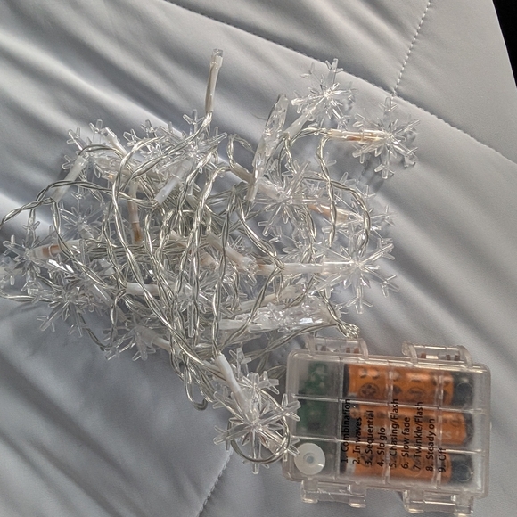 Snowflake Christmas Lights, 16.08ft 40 LED Christmas Lights Snowflake (EUC) - Picture 4 of 8